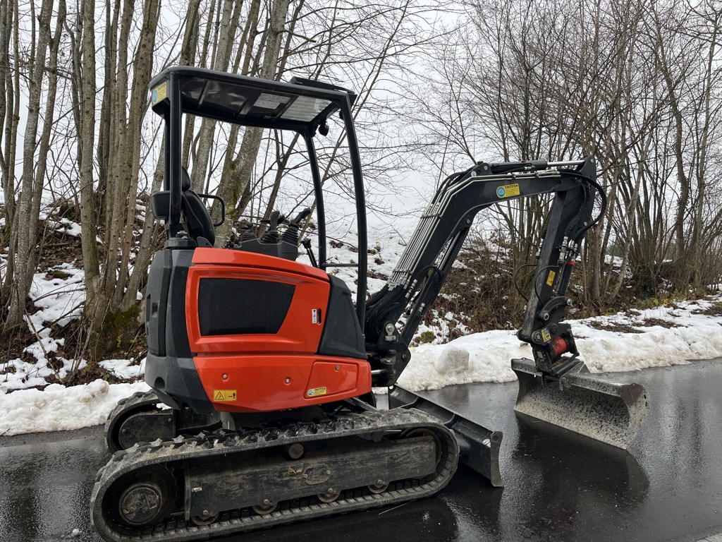 Moderner 2.5t Bagger der Tritten_Baggervermietung